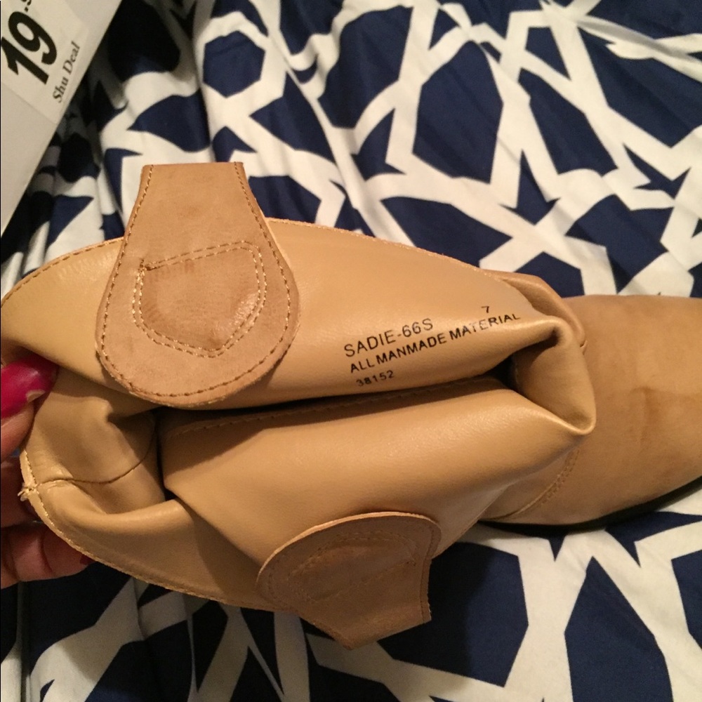 Boots - Picture 4 of 4